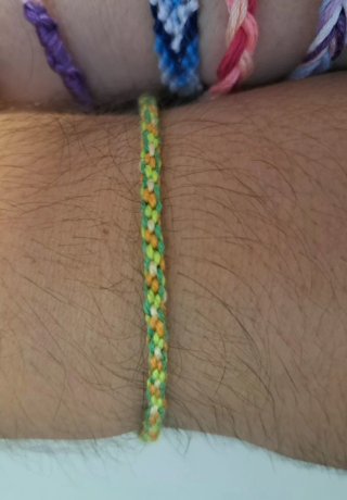 Pulseras de hilo hechas a mano