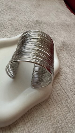 Bracciale rigido argentato a fili