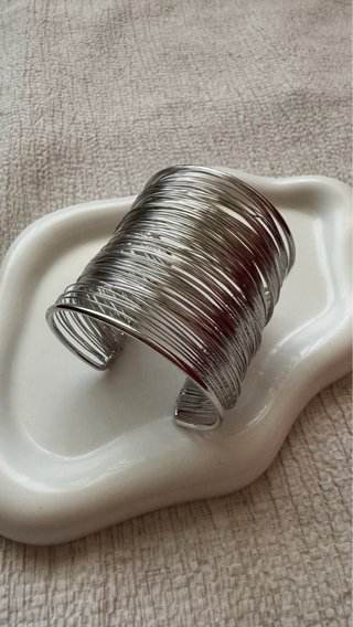 Bracciale rigido argentato a fili