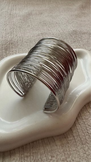 Bracciale rigido argentato a fili
