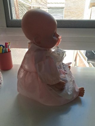 Muñeco Baby Born con chupete y collar