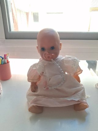Muñeco Baby Born con chupete y collar