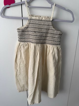 Vestido beige y negro con smock