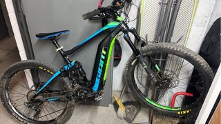 Bicicleta Eléctrica Giant Full Suspension