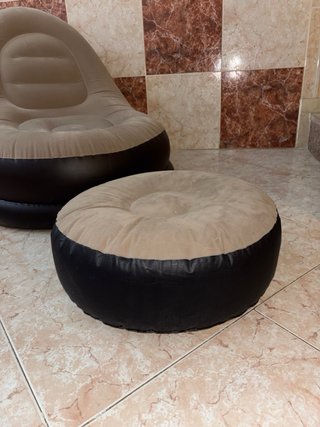 Sofá-Puff hinchable con Reposapiés