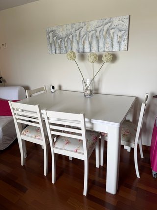 Mesa y 4 Sillas Comedor