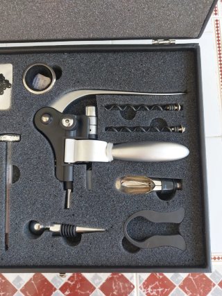 Set de Vinoteca, estuche con 10 Piezas.