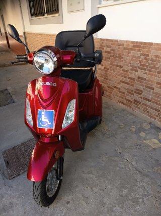 Moto adaptada minusválidos y movilidad reducida