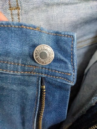 Pantalón vaquero corto Levi's talla 38