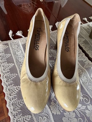 Zapatos Pitillos piel tacón beige