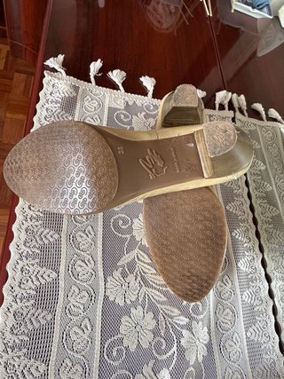 Zapatos Pitillos piel tacón beige