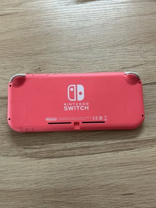 Console Nintendo Switch Lite Coral con gioco FIFA