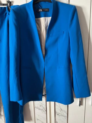 Traje azul chaqueta y pantalón tiro alto