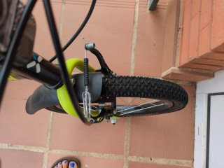 Bicicleta B-Twin Dark Hero 16