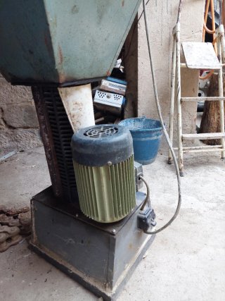 Máquina eléctrica descascarar almendras