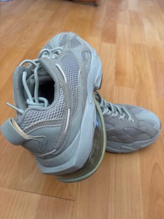 Zapatilla gris