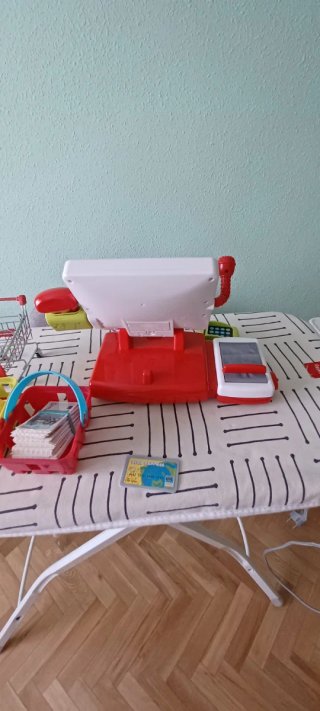 Caja registradora de juguete con accesorios
