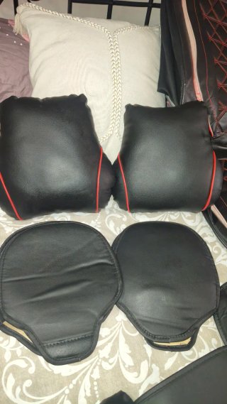 Funda para coche universal. Color negro y rojo.