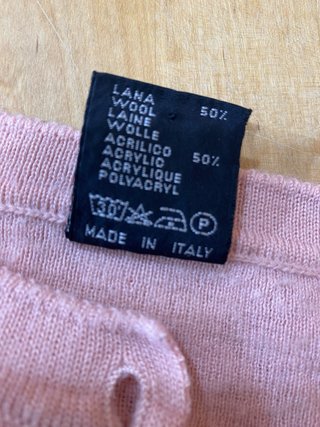 Maglione donna rosa con bottoni oro e perlati