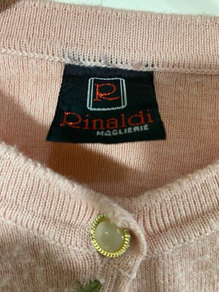 Maglione donna rosa con bottoni oro e perlati