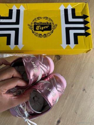 Zapatillas rosas y blancas