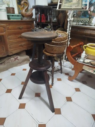 Taburete pintor antiguo madera