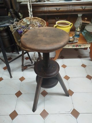 Taburete pintor antiguo madera