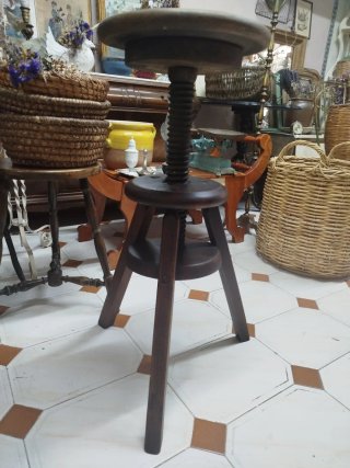 Taburete pintor antiguo madera