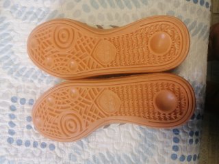 Zapatillas Adidas Marrones y Blancas