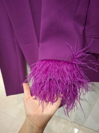 Traje buganvilla plumas pantalón y chaqueta zara