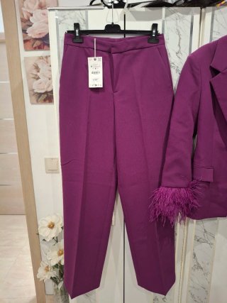 Traje buganvilla plumas pantalón y chaqueta zara