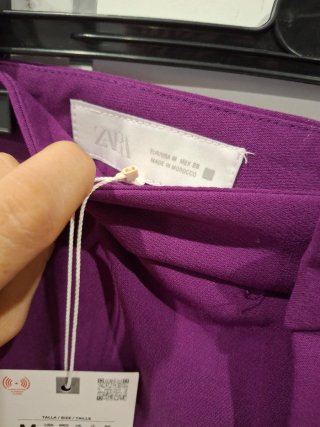 Traje buganvilla plumas pantalón y chaqueta zara