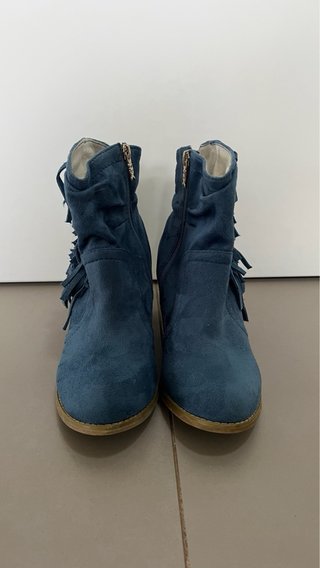 Botines azules con flecos