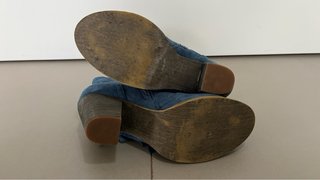 Botines azules con flecos