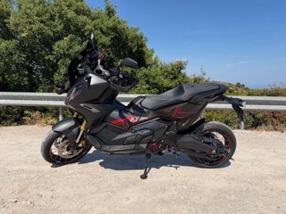 Honda X ADV 750 Negra/Roja