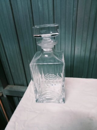 Licorera de cristal tallado