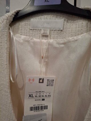 Traje Zara Chaqueta Peplum y Pantalón Volantes