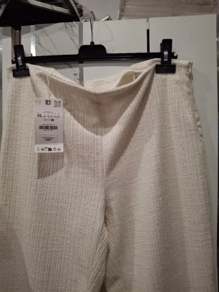 Traje Zara Chaqueta Peplum y Pantalón Volantes