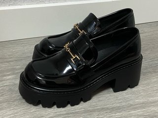 Mocasines negros charol plataforma tacón talla 37
