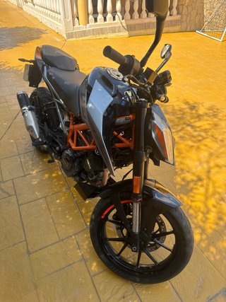KTM Duke 125 2022 Negra/ gris /rananja