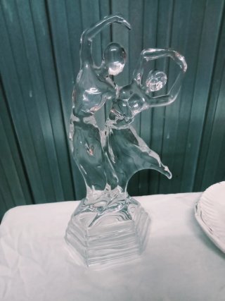 Figura de cristal pareja bailando