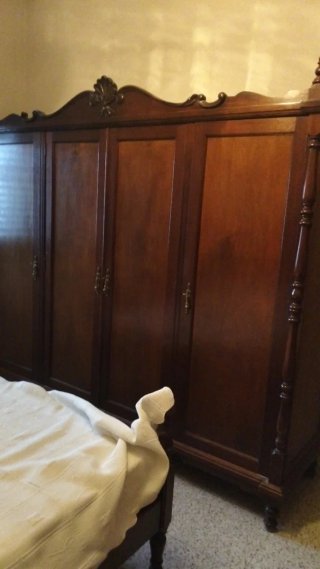 Armario antiguo de madera
