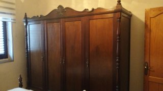 Armario antiguo de madera