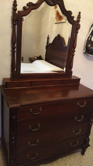 Armario antiguo de madera