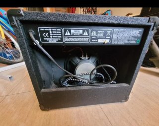 Amplificador Harley Benton HB-20G+Guitarra Herald