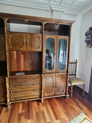 Mueble Salón Castellano Madera y Cristal