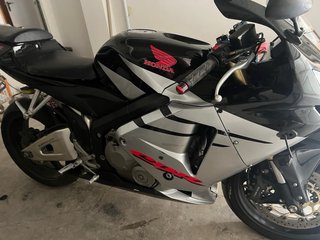 Honda CBR 600RR 2005 Sportbike