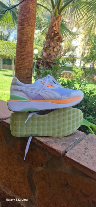 Zapatillas Puma Blancas y Naranja