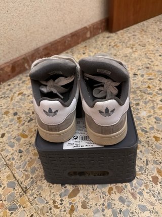 Zapatillas Adidas grises talla 38