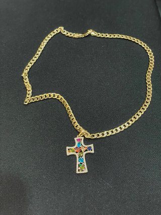 Cadena y Cruz Multicolor Dorada